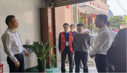 巴马县委书记黄炳峰到巴马送桂客公司调研指导生产经营工作